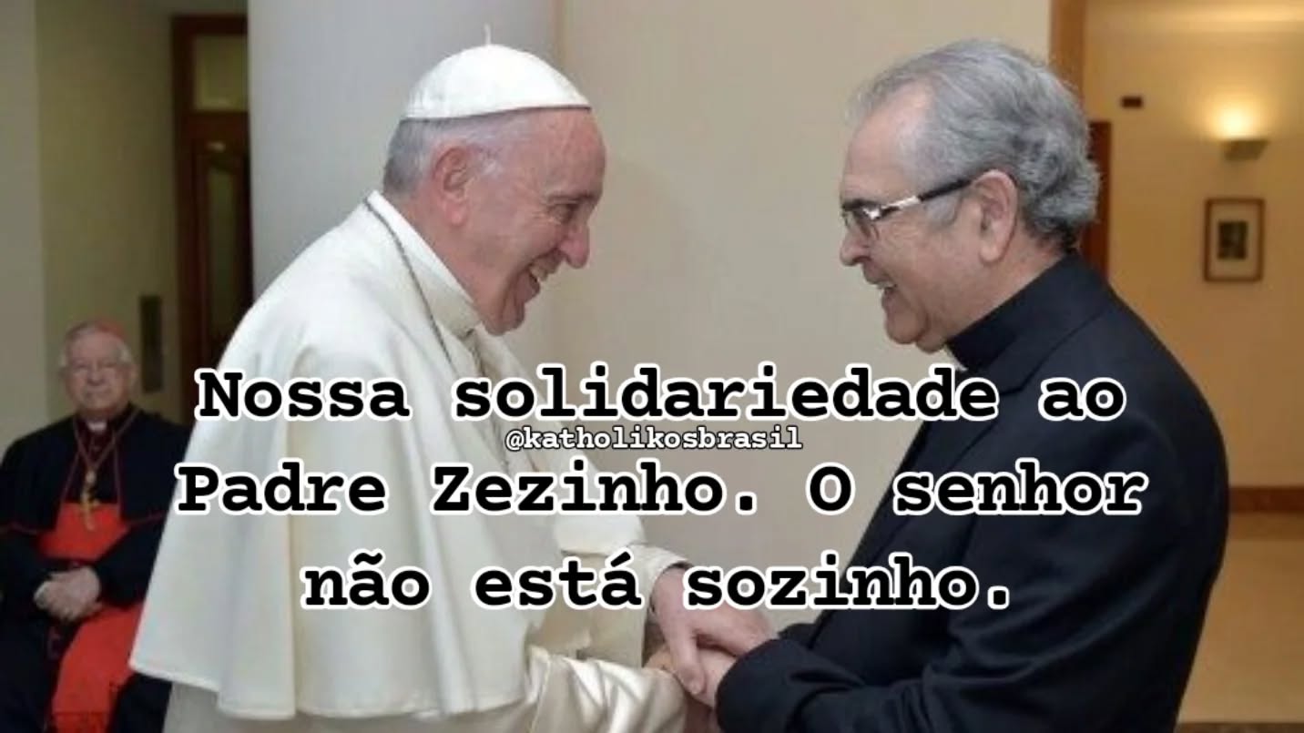 O desrespeito contra o Padre Zezinho não começou agora. Mas ficou evidente que está havendo uma escalada. Curiosamente perpetrado pelas mesmas "pessoas" que torciam pela morte do Papa Francisco. E quase sempre existe um elemento em comum: a indústria da "indignação" religiosa.

Muitos dos que se apresentam como defensores da fé transformaram a agressividade em modelo de negócio. O discurso gira em torno de engajamento, audiência, monetização e culto da própria imagem. O ódio virou combustível financeiro.

Vale então uma pergunta simples e desconfortável: o "meu influencer de estimação" coloca Cristo no centro ou coloca a si mesmo? Defende o Evangelho ou alimenta um "magistério paralelo", moldado por vaidade, conveniência ideológica e lucro?

Porque quando um sacerdote com décadas de serviço à Igreja passa a ser tratado como inimigo apenas por não alimentar radicalismos, algo está muito errado. E quem perdeu a capacidade de o respeitar certamente já perdeu também a capacidade de escutar.

Nossa solidariedade ao Padre Zezinho. O senhor não está sozinho.

Paz e bem!

Foto: Vatican News. 

⚠️➡️Nos siga no Instagram: @katholikosbrasil

⚠️➡️Curta nossa página no Facebook: @katholikosbrasil

#Katholikos #PadreZezinho #PeZezinho #Zezinho #coragem